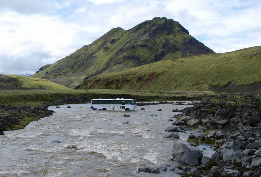 900x612, 236 Kb / автобус, река, гора, туризм, брод