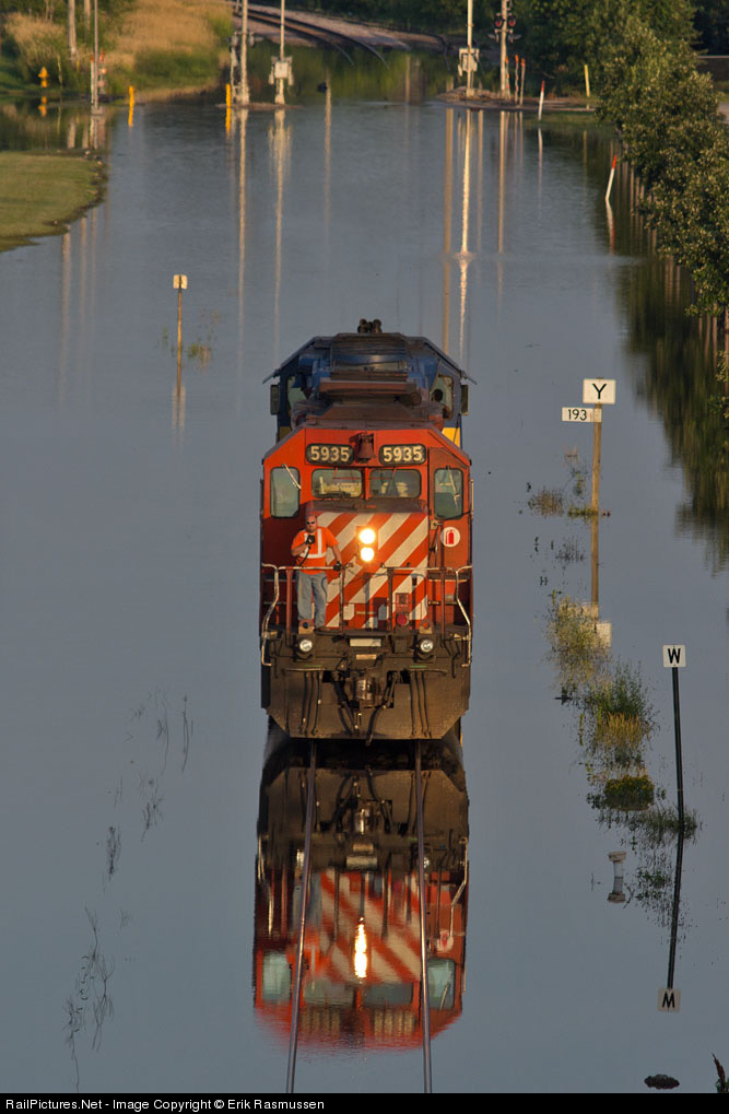 667x1019, 180 Kb / тепловоз, вода