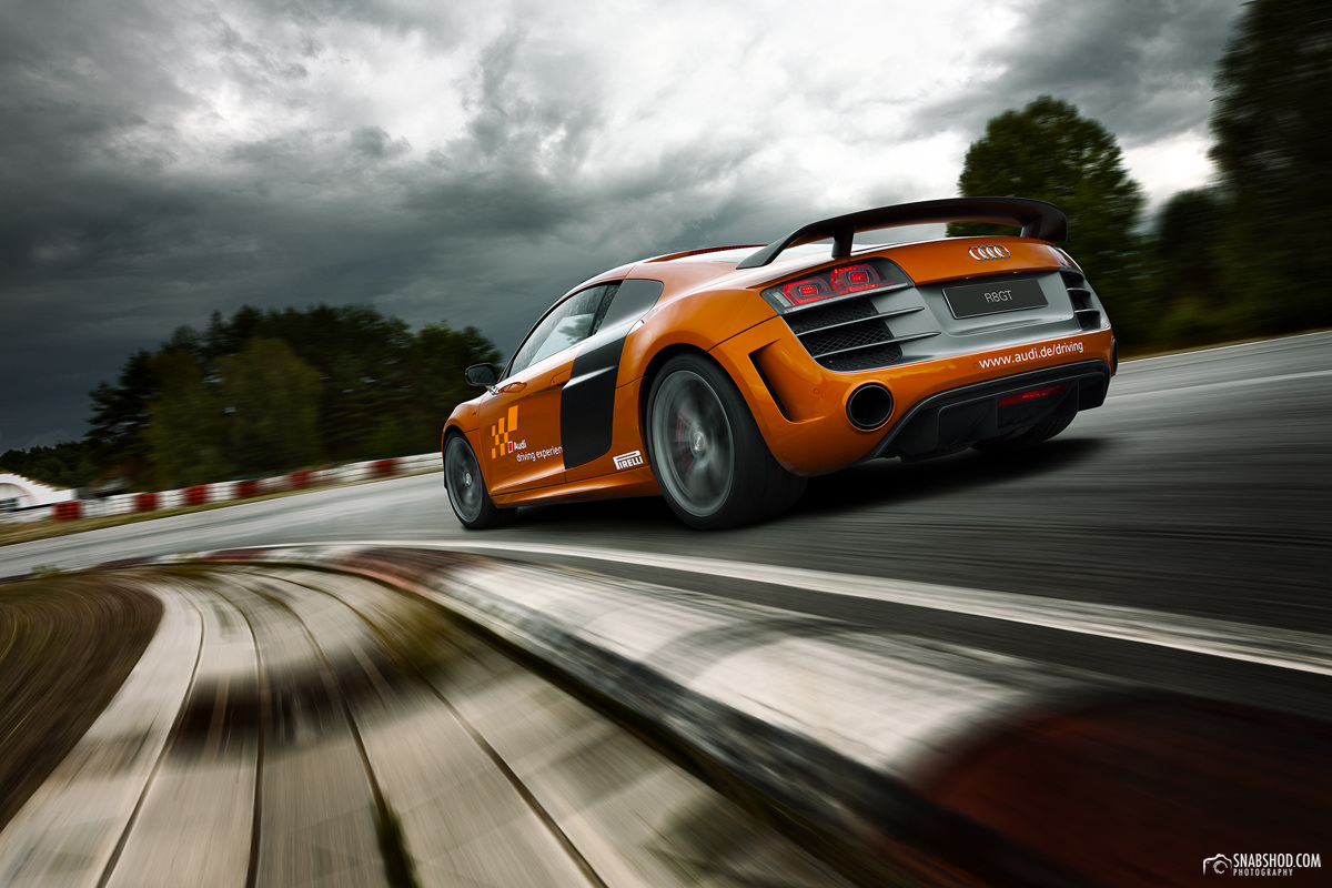 1200x800, 268 Kb / Audi R8, Blur, Небо, трасса, гонка