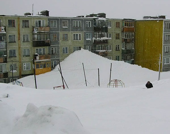 598x470, 82 Kb / сугроб, хрущевка, камчатка