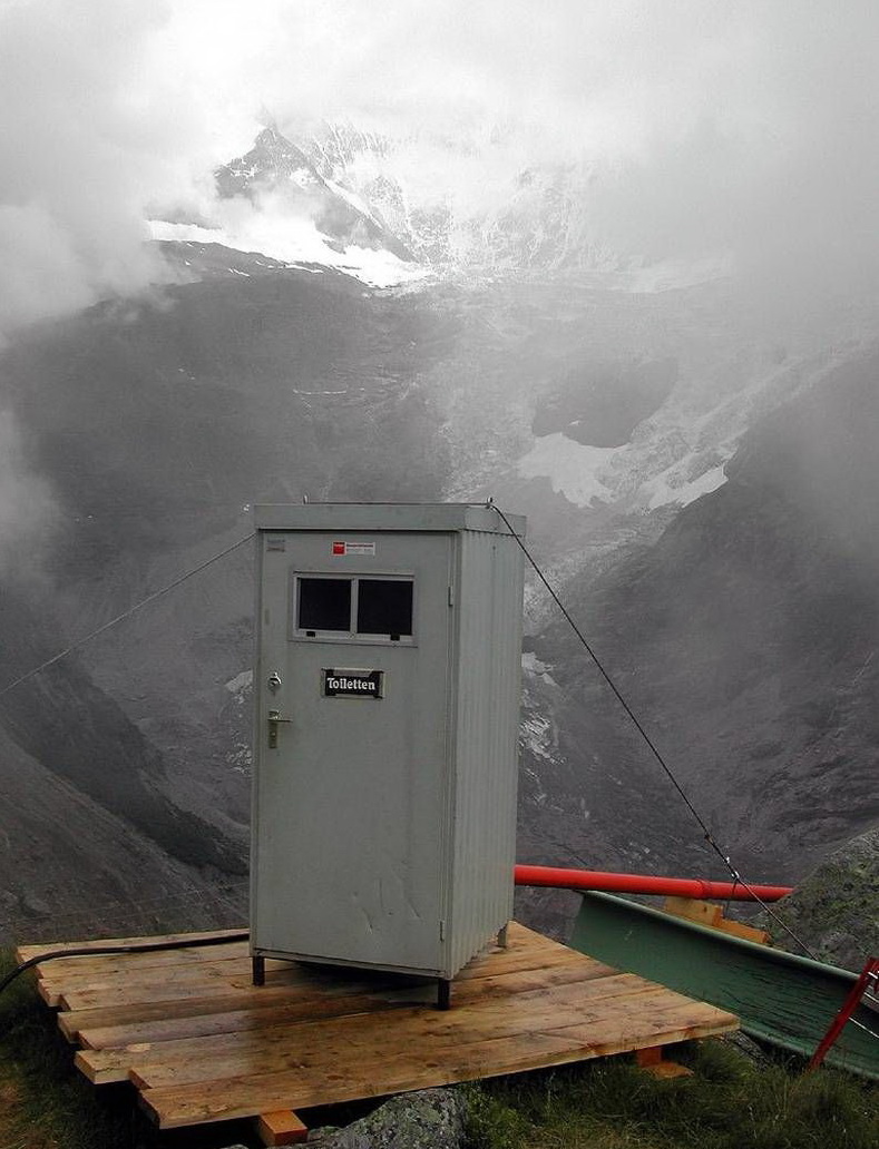 789x1032, 210 Kb / туалет, горы, вид