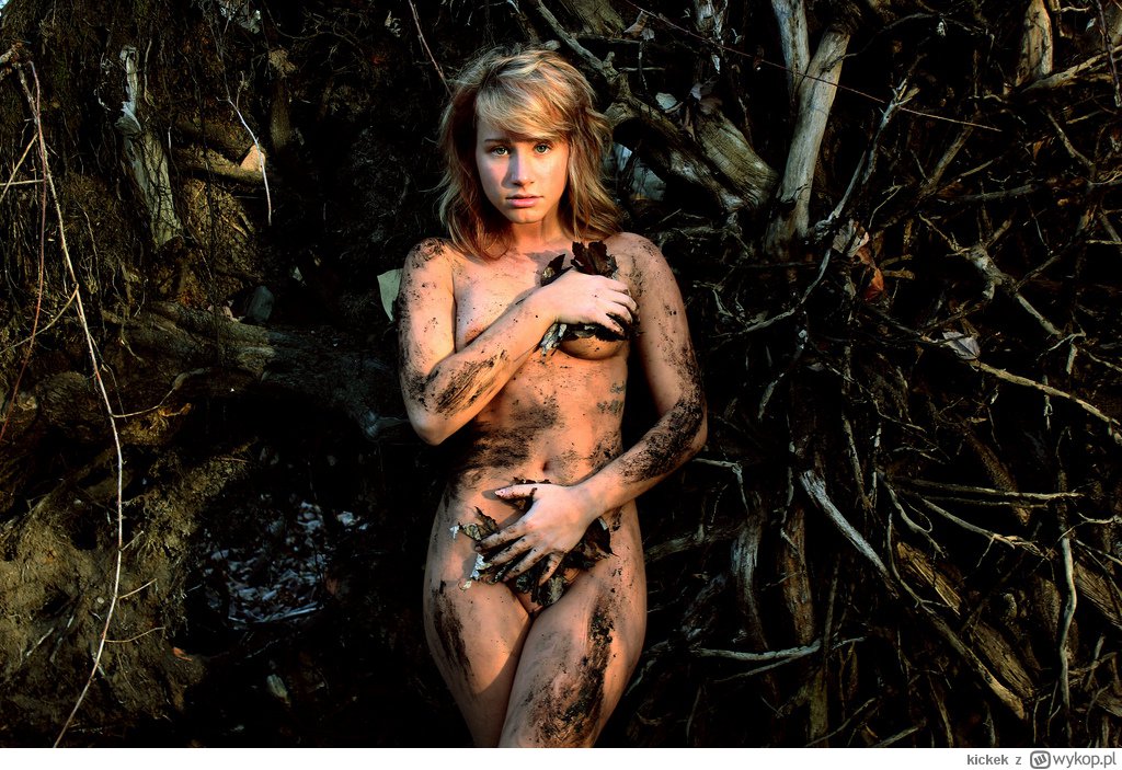 1024x703, 184 Kb / деввушка, грязная, грязь, лес, деревья, листья, блондинка