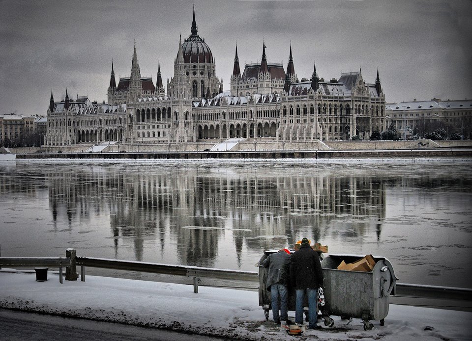 960x695, 174 Kb / будапешт, мусорка, нищие
