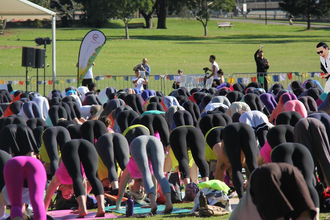 1280x853, 161 Kb / раком, попы, зарядка, йога, psy