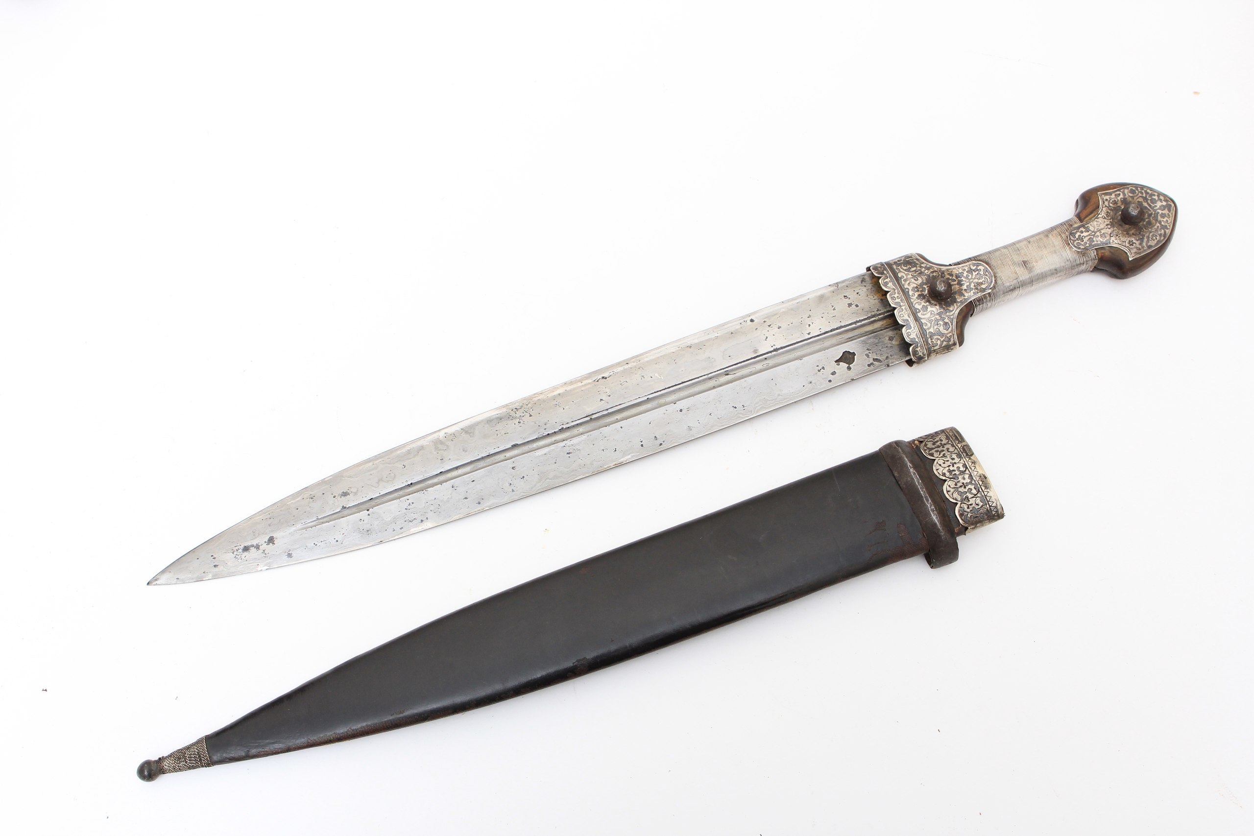 2560x1707, 234 Kb / черкесский, кинжал, серебро, дамаск