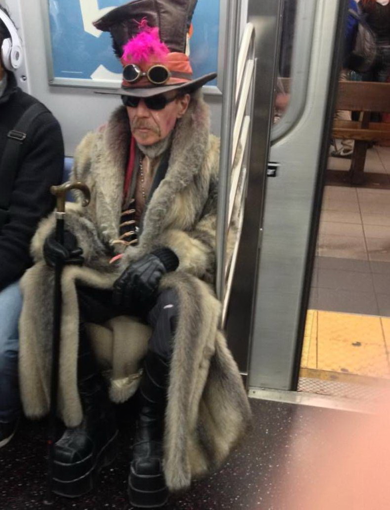 789x1033, 202 Kb / фрик, метро, вагон