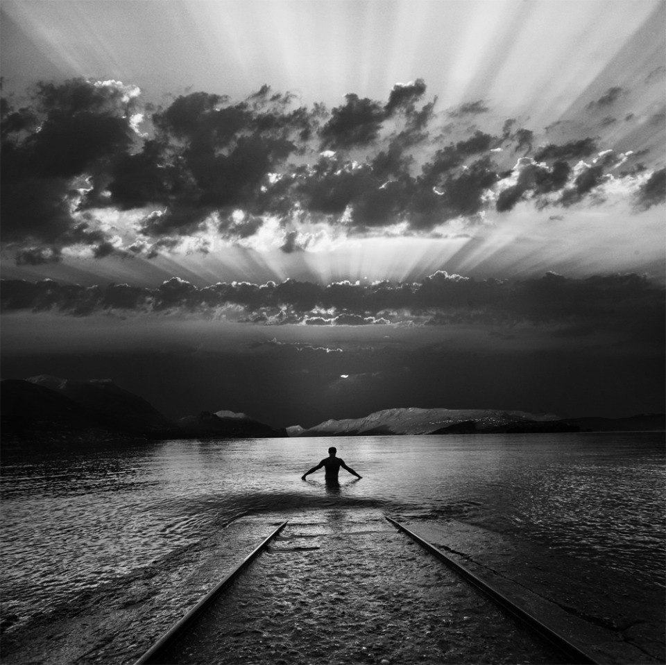 960x959, 176 Kb / вода, закат, дорога, облака, горы