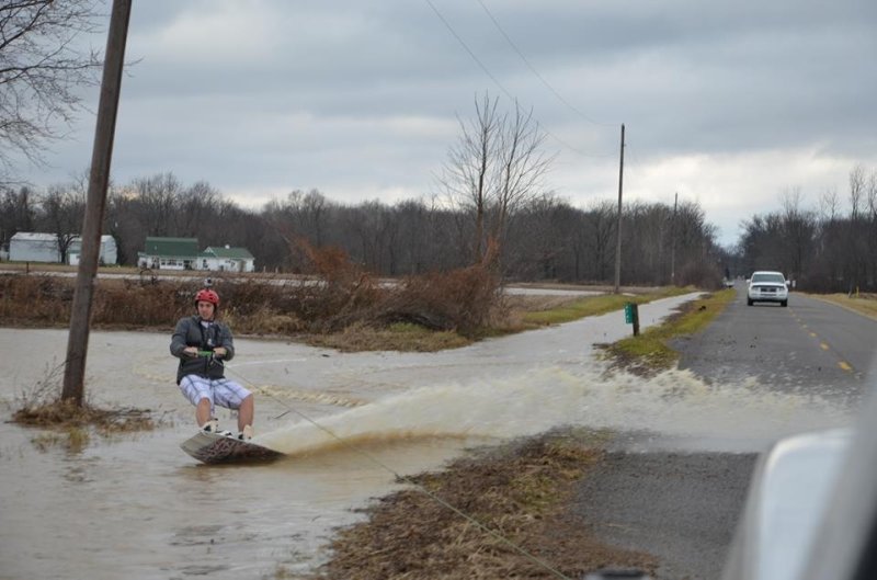 800x529, 63 Kb / волна, доска, трос, вода, наводнение, трос, канат, серфинг