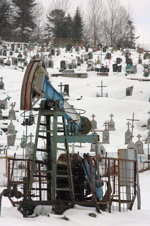 500x752, 127 Kb / кладбище, насос, нефть