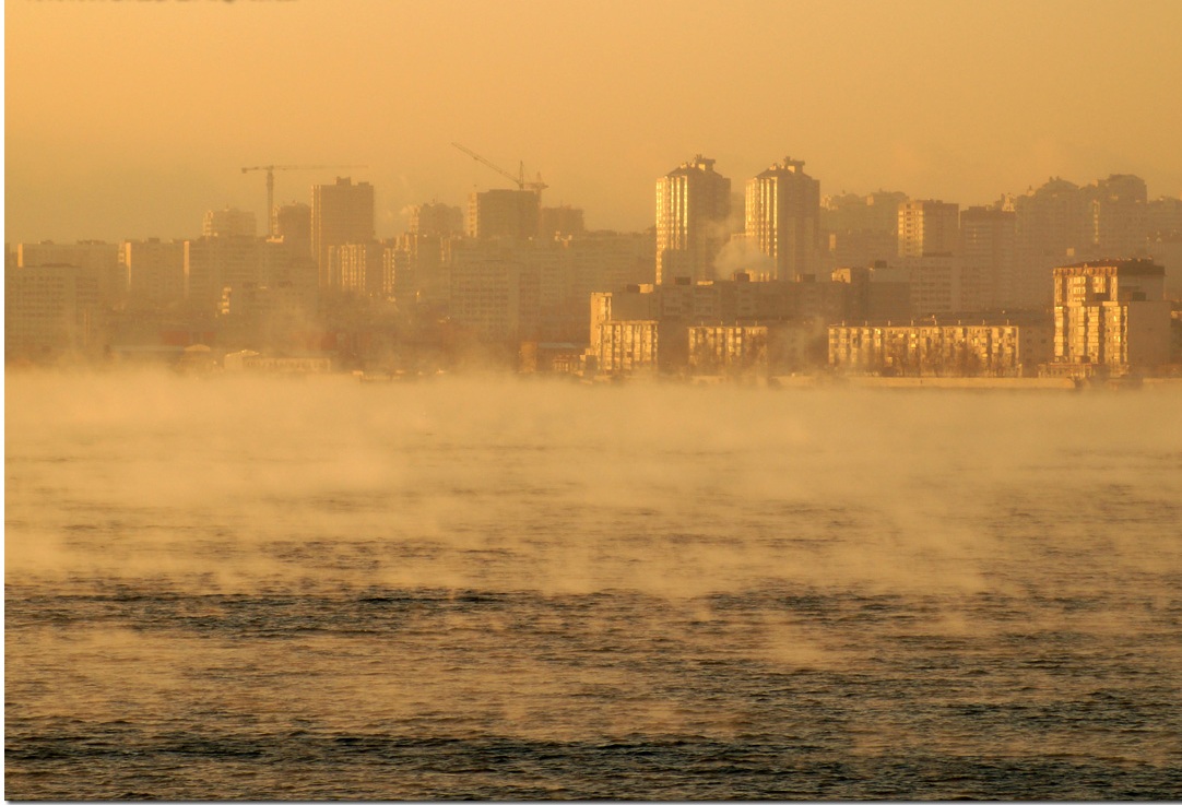 1082x737, 202 Kb / море, пар, город, утро