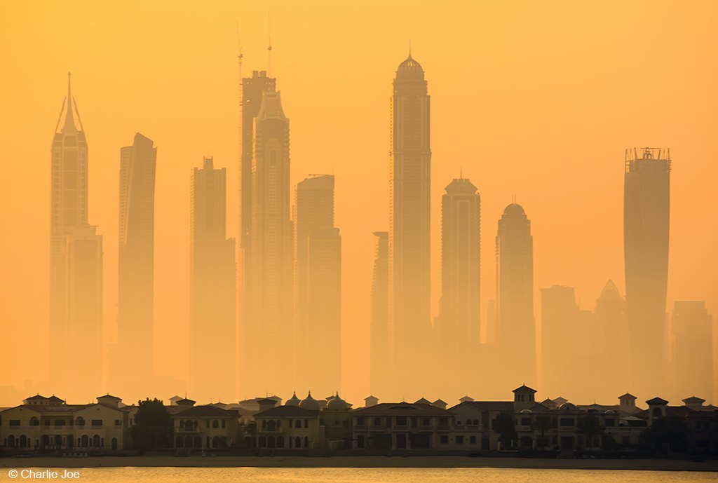 1024x689, 57 Kb / ОАЭ, Дубай, арабы, высотки, отели, засветка