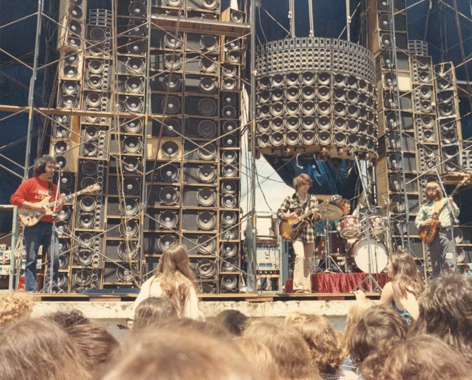 966x779, 170 Kb / сцена, ретро, акустика