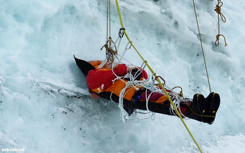 800x500, 76 Kb / скалолаз, умер, горы, труп, верёвки, беда, печаль