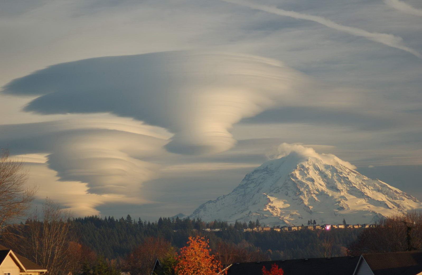 1598x1042, 114 Kb / облако, небо, вихрь