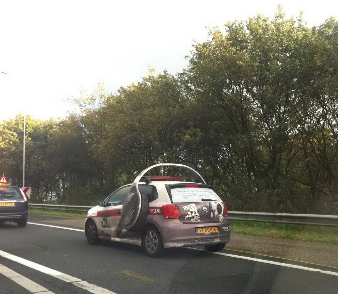 1100x959, 237 Kb / авто, наушники