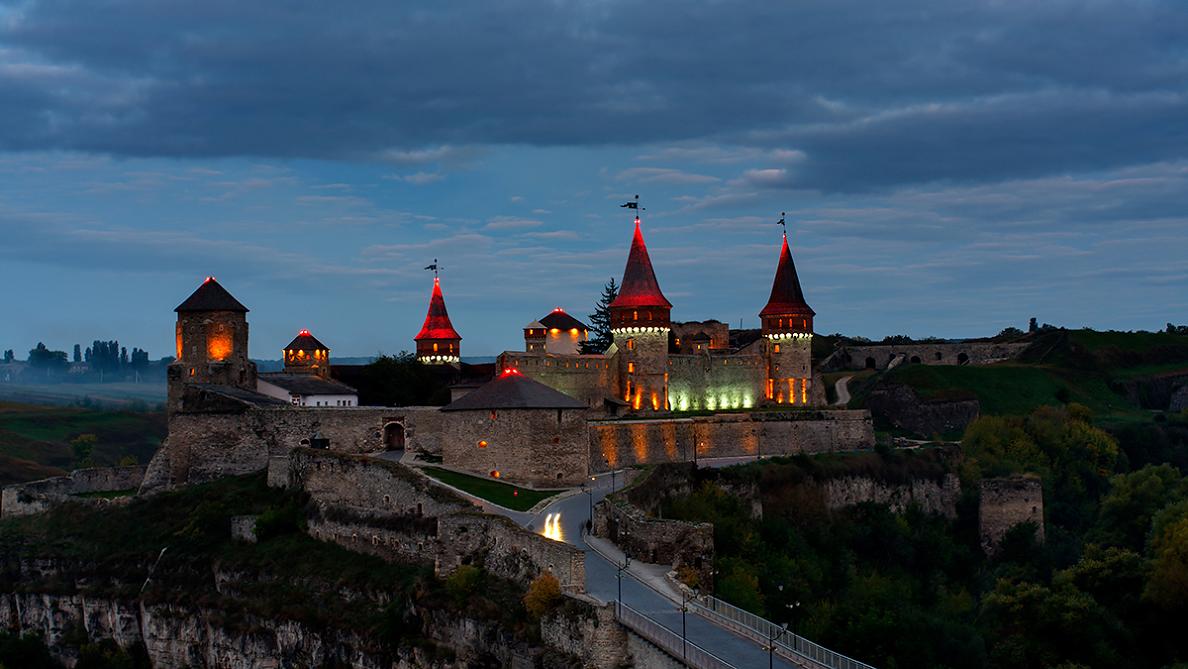 1188x669, 99 Kb / крепость, башни, подсветка