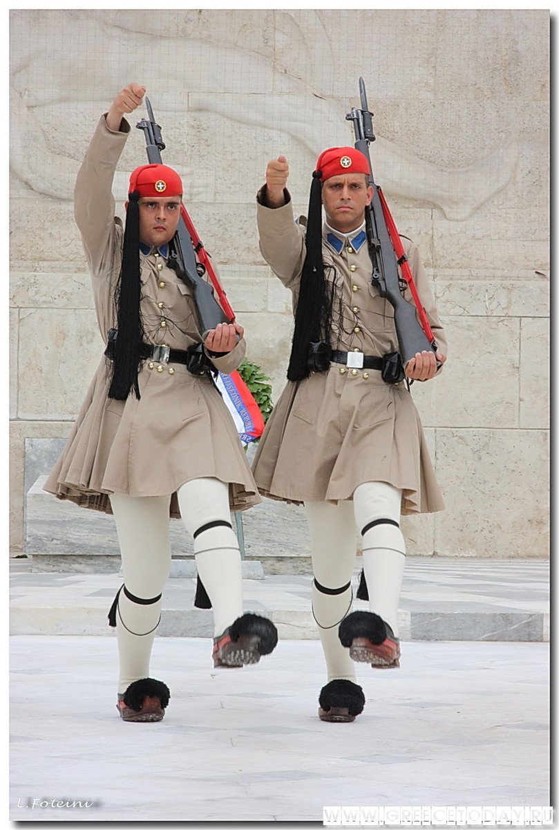 809x1200, 233 Kb / греция, солдат