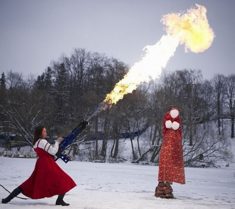 800x714, 114 Kb / масленица, чучело, огнемет