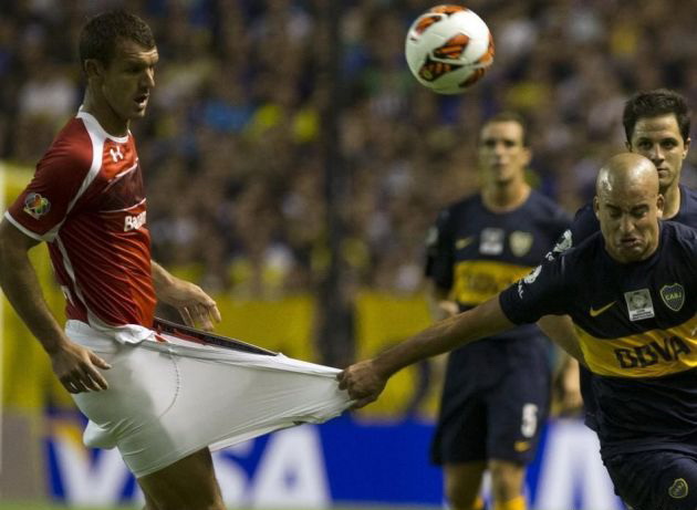 630x461, 66 Kb / футбол, мяч, трусы