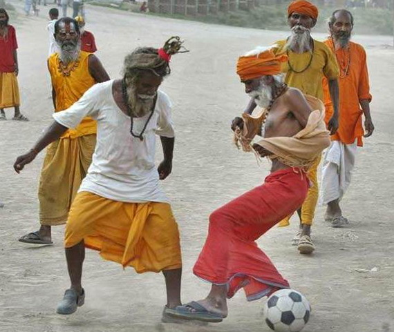570x481, 98 Kb / футбол, индусы, йоги