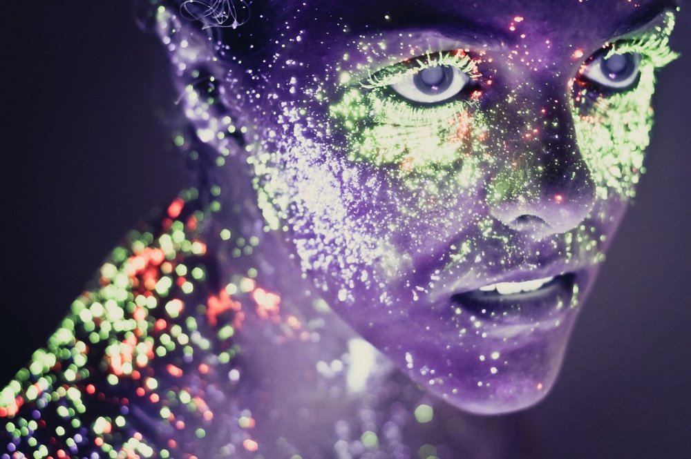 1000x665, 130 Kb / лицо, светящиеся точки