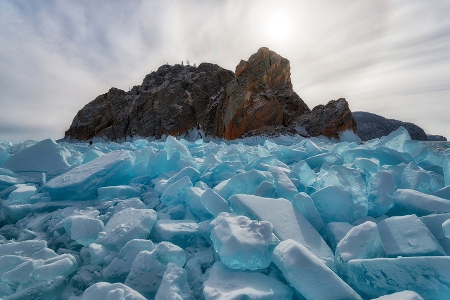 900x600, 296 Kb / лед, камень, небо