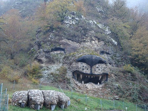 492x369, 70 Kb / лев,гора