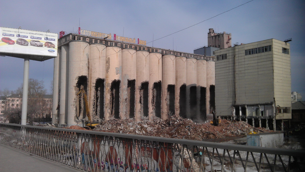 1156x652, 295 Kb / Екатеринбург,элеватор, экскаватор, разрушение