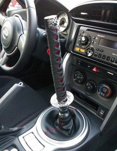 400x514, 79 Kb / меч, авто, ручка