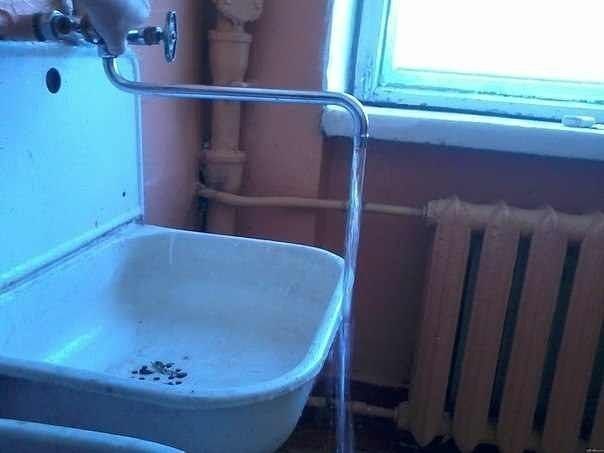 604x453, 23 Kb / раковина, кран, вода, батарея, окно