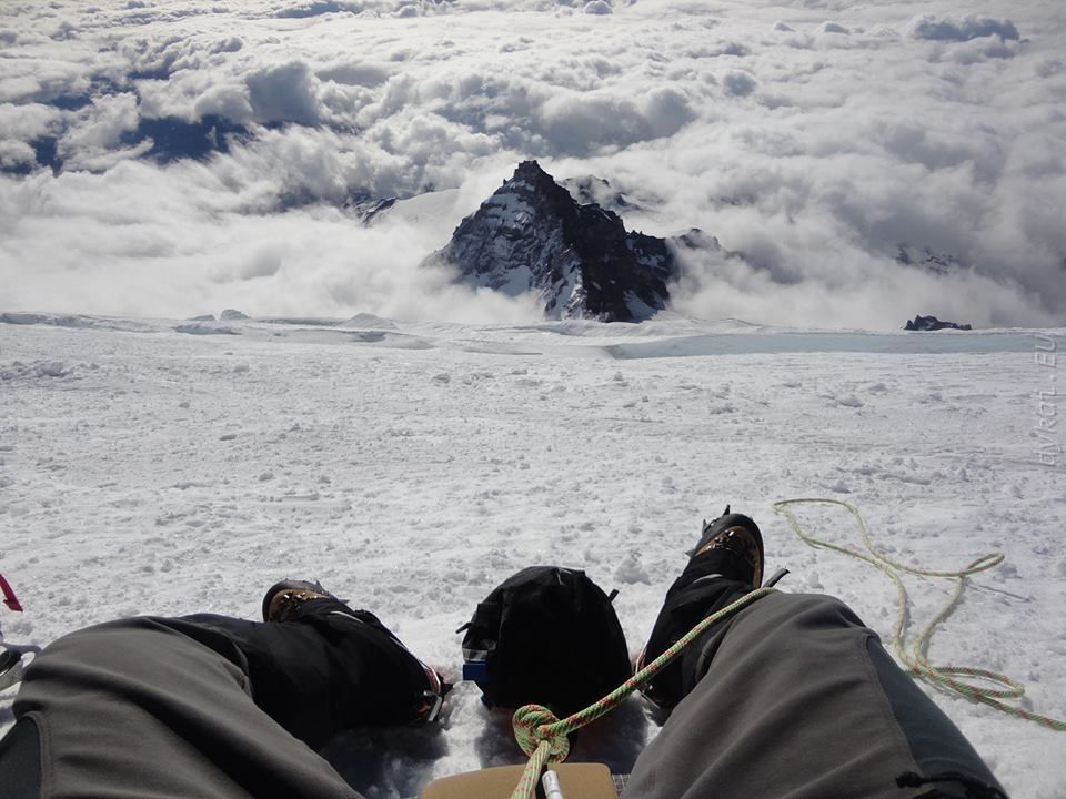 960x720, 107 Kb / горы, облака, альпинист, снег