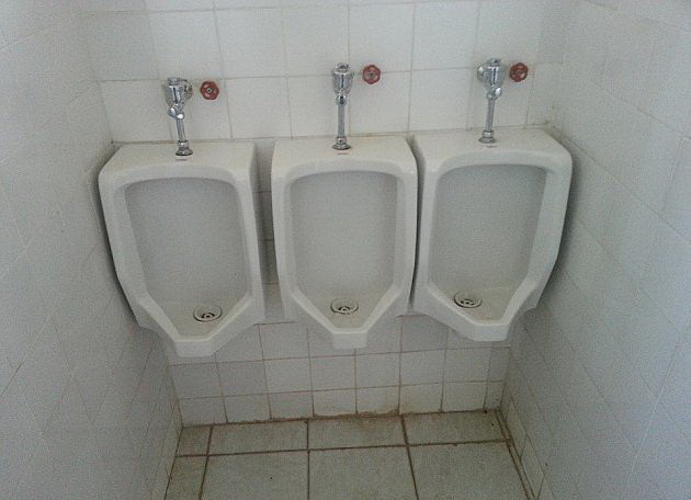 630x456, 59 Kb / писуар, туалет, трио