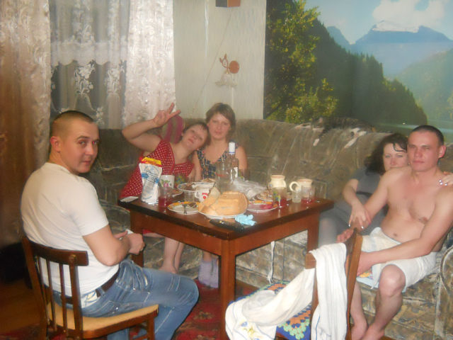 640x480, 62 Kb / россия, семья, кот, водка