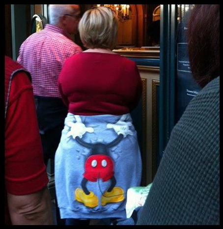 454x466, 78 Kb / юбка, микки маус, зад