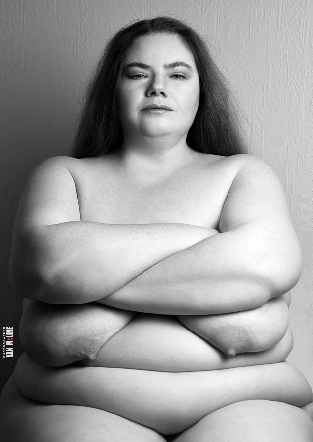 637x900, 291 Kb / Сиськи, складки, цыцки, ухмылка, шевцоф