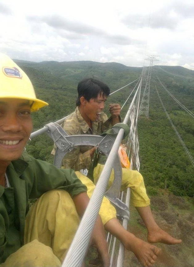 629x866, 156 Kb / лэп, провода, обед, высота