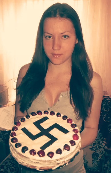 388x604, 76 Kb / девушка, россия, политота, коловрат, торт