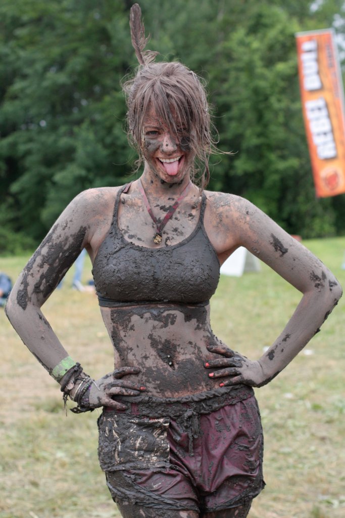 683x1024, 123 Kb / грязь, язык, перо, пирсинг