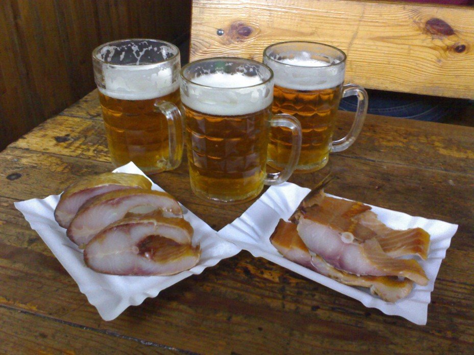 928x696, 130 Kb / стол, кружки, пиво, рыбка, рыба