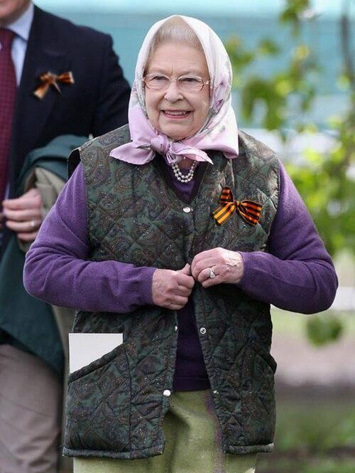 500x665, 53 Kb / бабушка, ватник, королева, политота