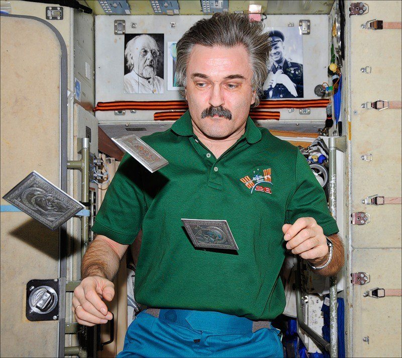 800x714, 145 Kb / космонавт, мкс, иконы, пгм