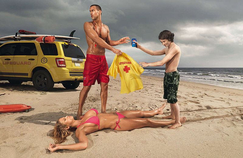 799x521, 95 Kb / спасатель, малолетка, взятка, пепси