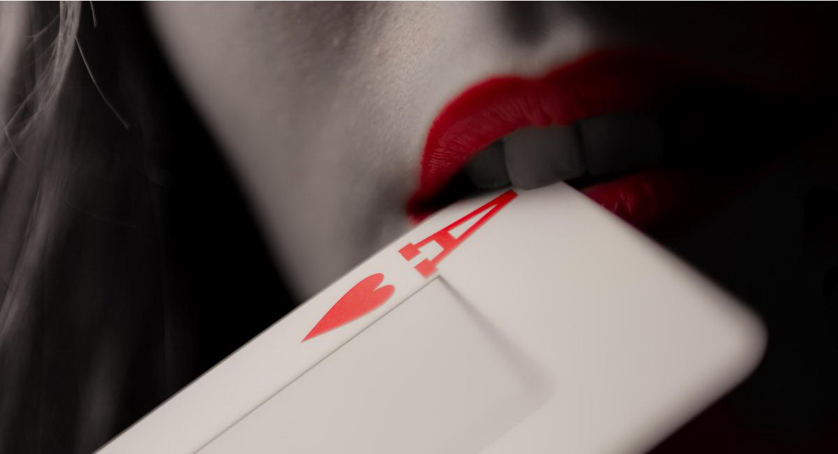 1199x650, 74 Kb / красный, губы, игральная, карта, туз, масть