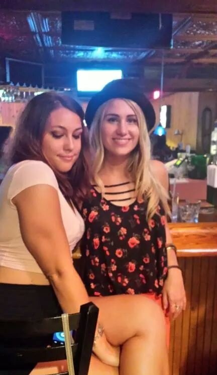 432x748, 70 Kb / нога, шляпа, показалось