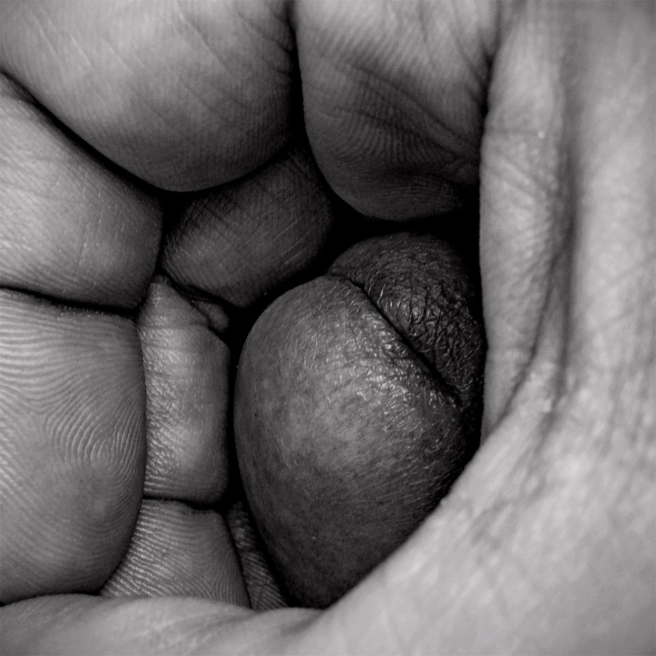 940x940, 254 Kb / член, кисть, пальцы, мастурбация, ч/б