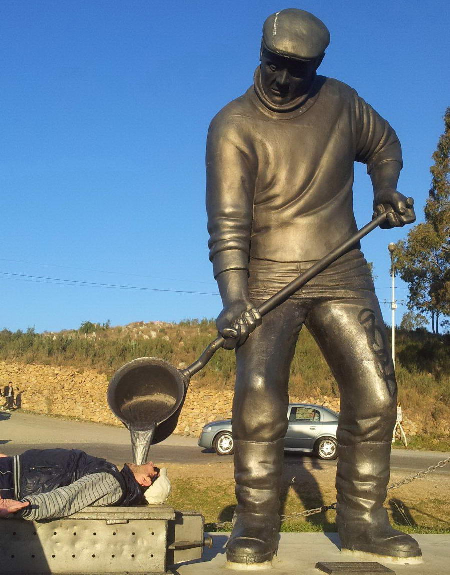 899x1150, 158 Kb / скульптура, сталевар, ковш