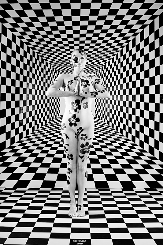 533x800, 220 Kb / шахматы, бодиарт, ч/б