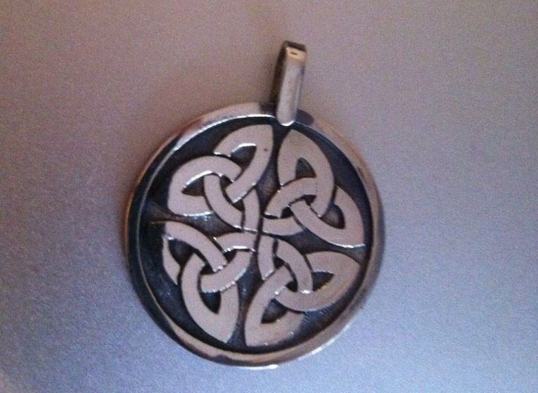 765x559, 133 Kb / брелок, серебро, символика