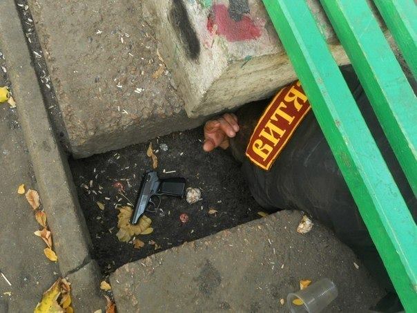 604x453, 57 Kb / лавка, витя, пистолет