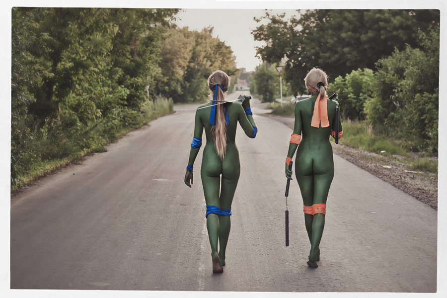 900x599, 204 Kb / Черепашки, ниндзя, шпаги, ленты, дорога